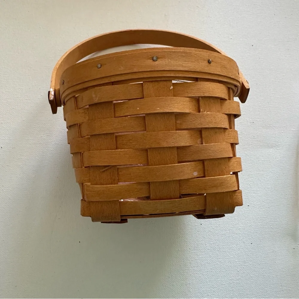 Longaberger vintage Tan Round Woven Basket with Insert